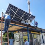 Laboran trabajadores de la División Territorial Mayabeque en la instalación de sistemas fotovoltaicos