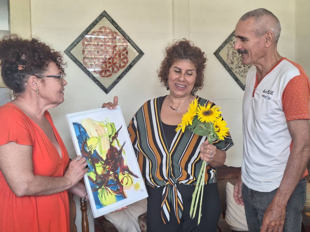 Pinceladas en silueta de mujer: Maydelín Hernández