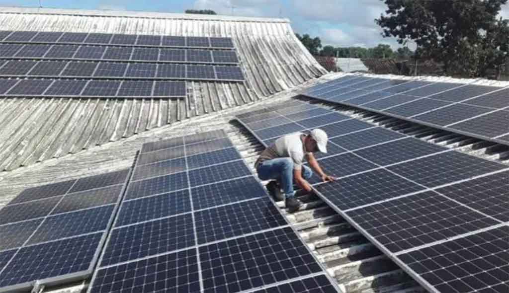 Beneficiarán a comunidades de Cuba nuevos kits solares Foto: Prensa Latina