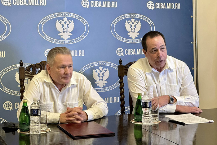 Entrega Rusia a Cuba donativo de medicamentos. Foto: Prensa Latina