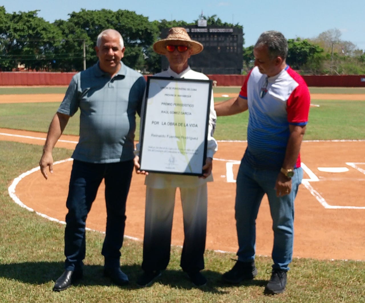 Reconocen la trayectoria del periodista Reinaldo Fuentes Rodríguez en Mayabeque