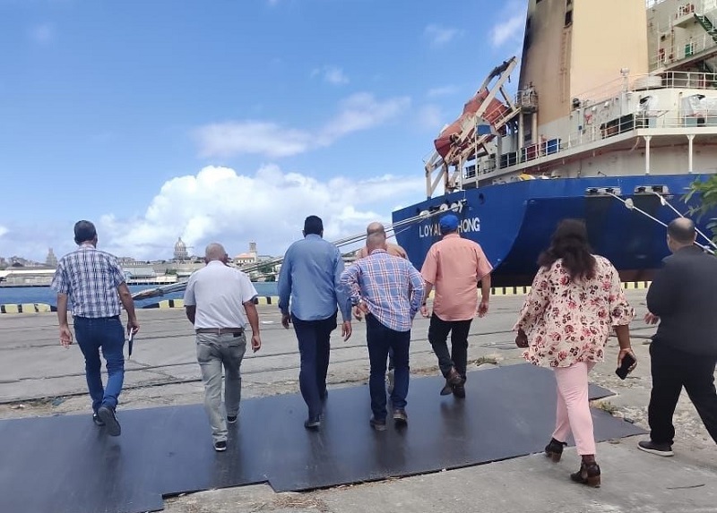 Evalúa Ministro del Transporte servicios a la población. Foto: Radio Rebelde