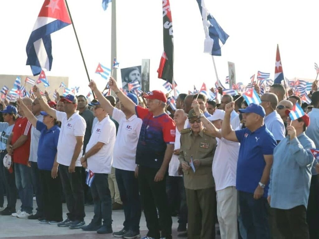 En Cuba, primero de mayo por la Patria. Foto: Prensa Latina