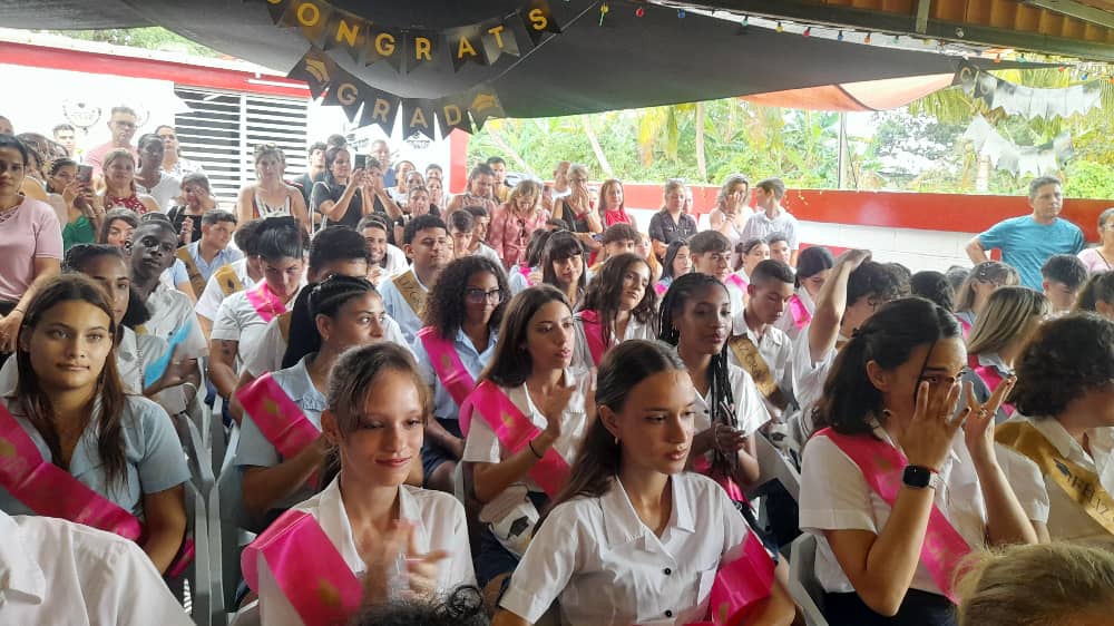 M&aacute;s de medio centenar de alumnos de Jaruco recibieron t&iacute;tulo de Bachiller. Foto: Radio Jaruco