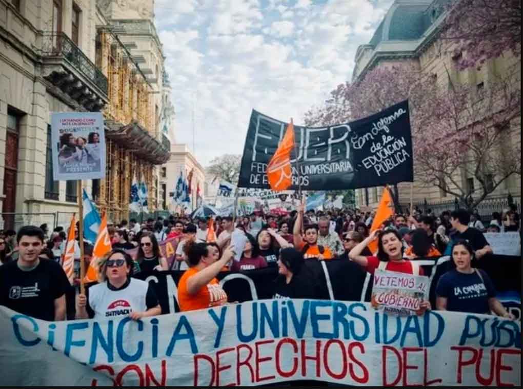 Prev&eacute;n marchas masivas por la universidad p&uacute;blica en toda Argentina. Foto: Prensa Latina