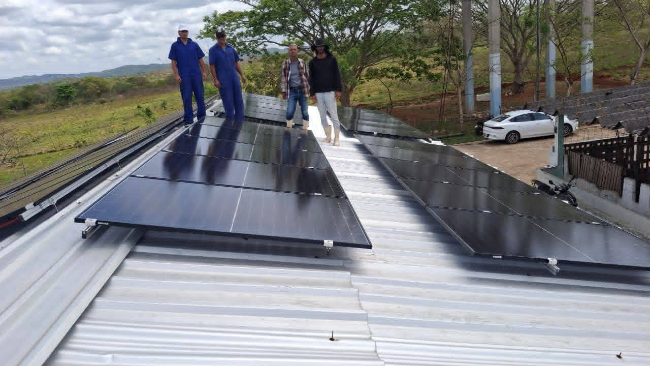 Lidera Facultad de Ciencias Técnicas – UNAH integración de fuentes renovables. Foto: Facebook