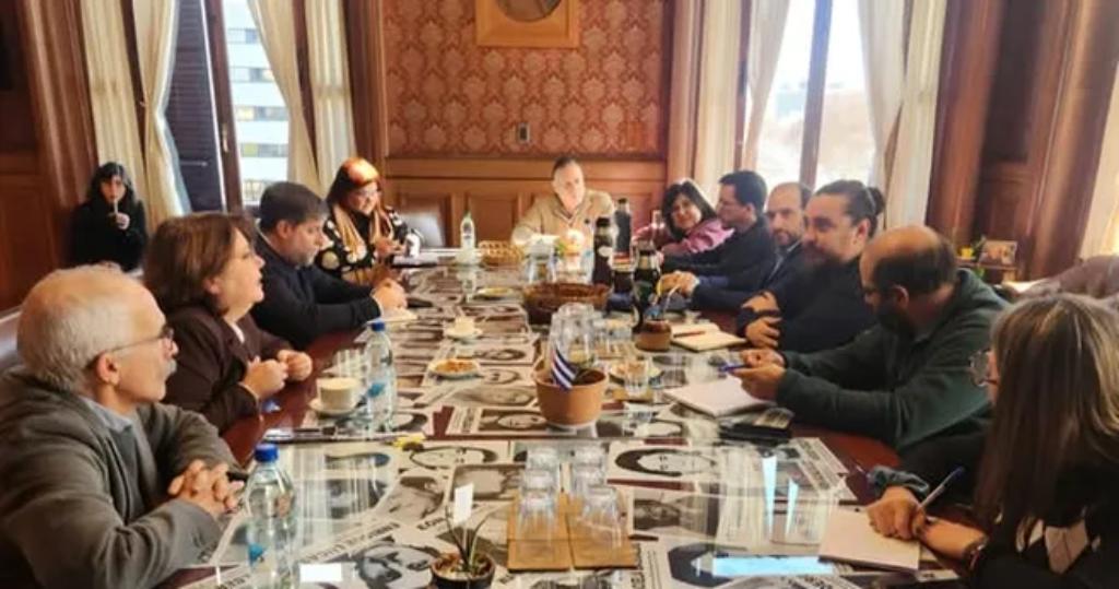Embajadora de Cuba se reúne con legisladores del Frente Amplio Foto Prensa Latina
