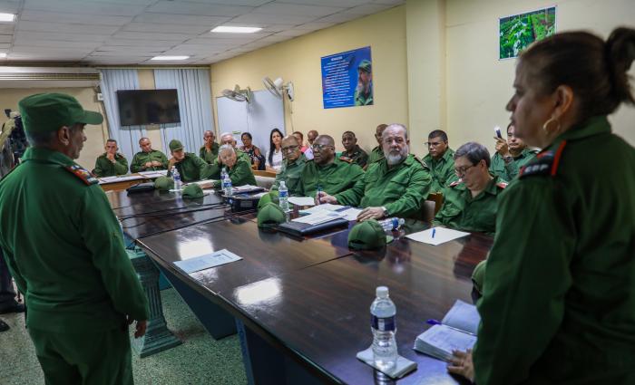 Fortalecer la preparaci&oacute;n defensiva, sin descuidar las prioridades econ&oacute;micas y sociales. Foto: Granma