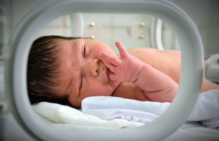 Holgu&iacute;n prioriza la superaci&oacute;n en hemodinamia neonatal. Foto: Agencia Cubana de Noticias