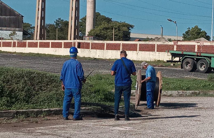 Mejoran inversiones de Etecsa servicios en ciudad industrial de Camagüey. Foto: Agencia Cubana de Noticias