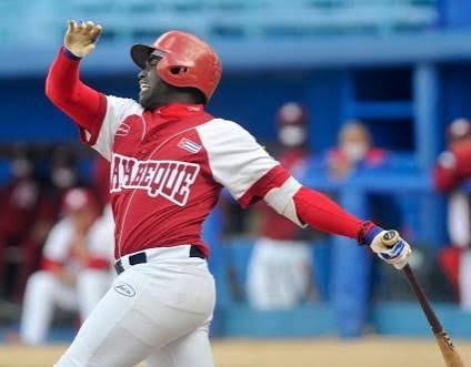 Huracanes, dividen honores en los inicios