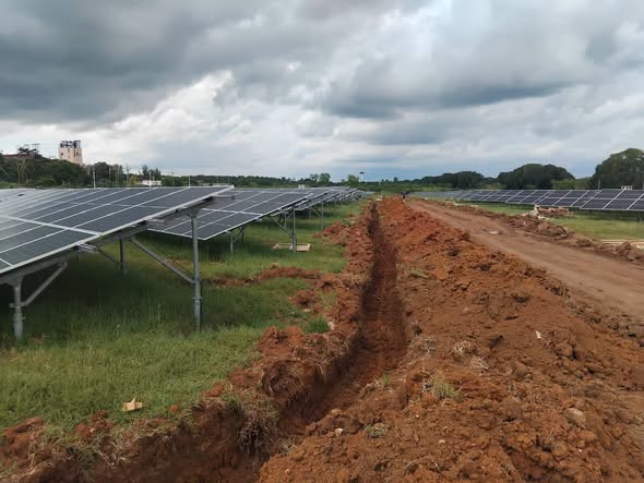 Avanzan obras constructivas en Parque Fotovoltaico El Vidrio. Foto: Radio Camoa