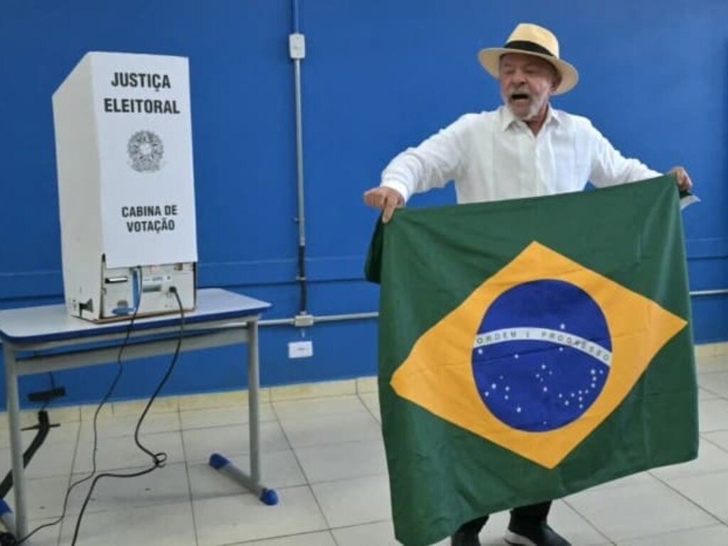 Lula vota y conf&iacute;a en resultados favorables en comicios brasile&ntilde;os. Foto: Prensa Latina